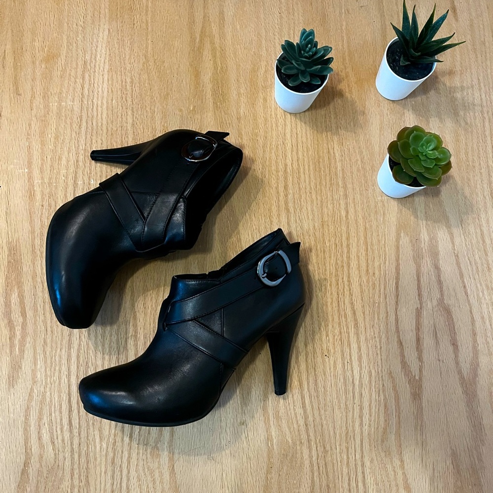 Me Too Leather Heeled Ankle Booties